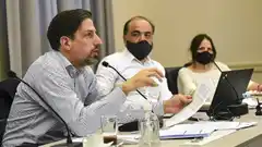 Vacuna a docentes no es "condición necesaria" para las aulas