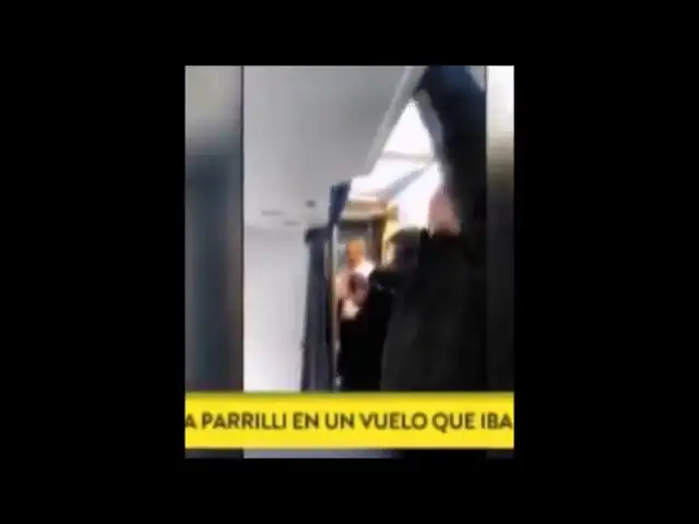 Escrachan a Parrilli en un vuelo a Calafate