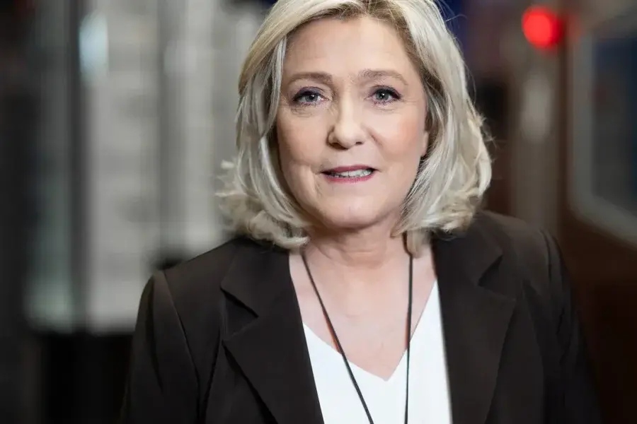 Marine Le Pen espera una clara victoria de la extrema derecha en Francia