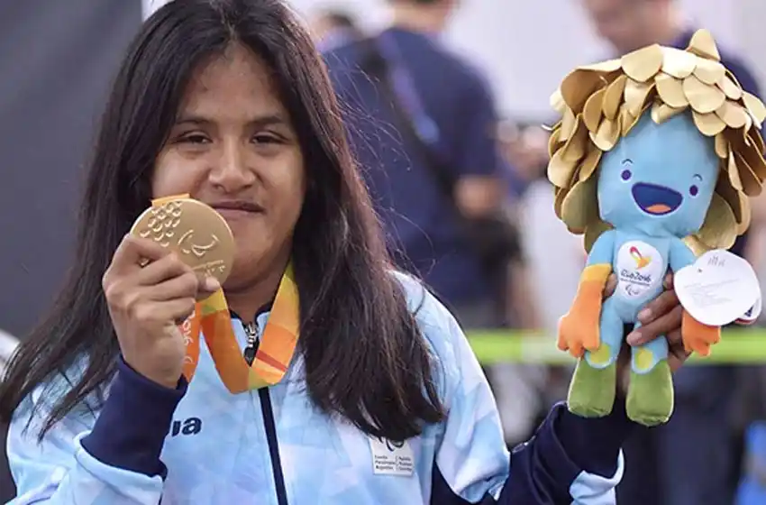 Yanina Martínez sigue bañada en oro