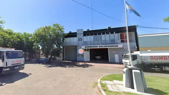 Van apurados pero nadie lo sabe: en Trenque Lauquen buscan identificar los autos de los bomberos para evitar accidentes