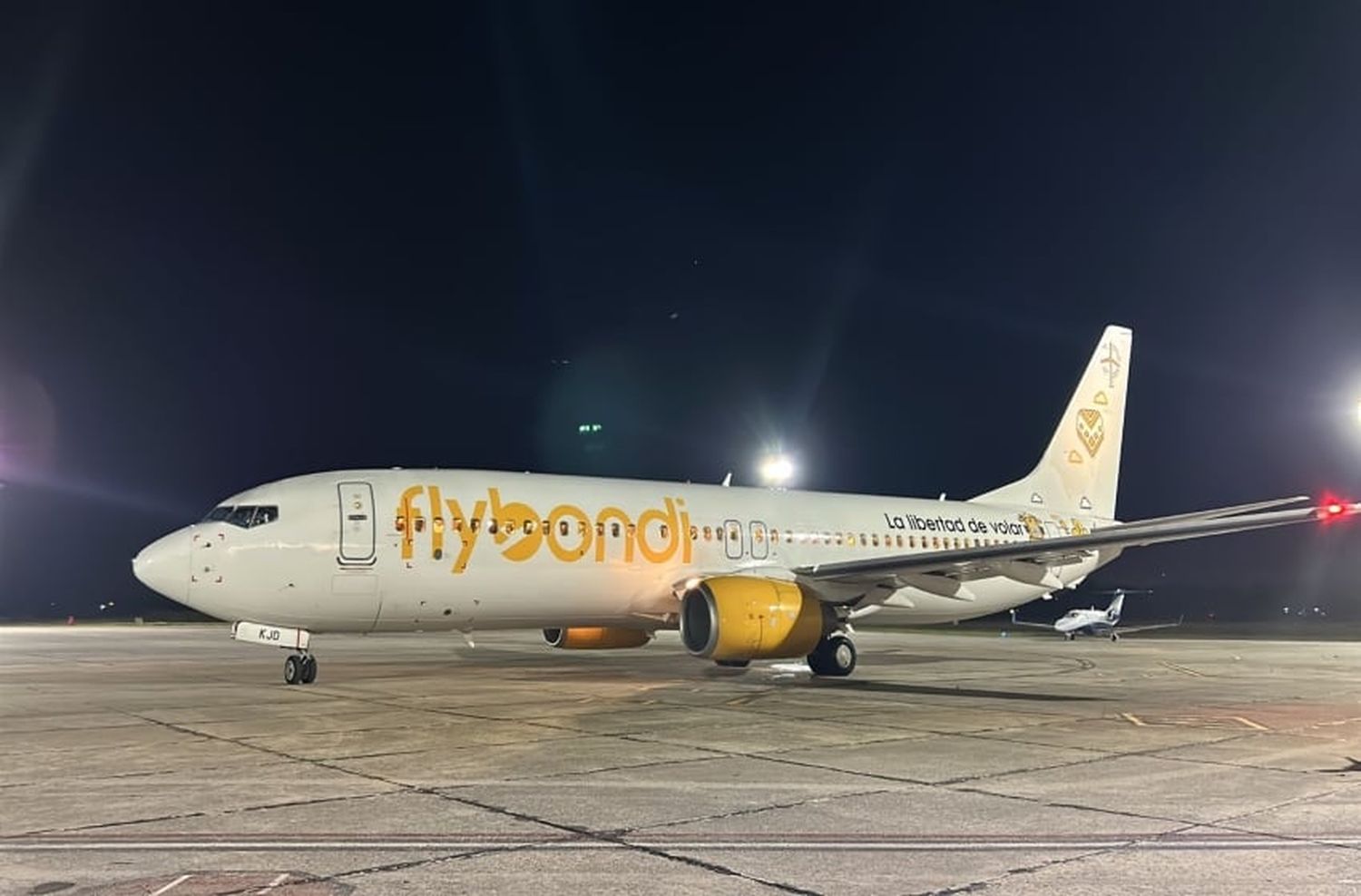 Revelan que el Municipio le pagó el hotel y remises a Flybondi y le piden explicaciones a Montenegro