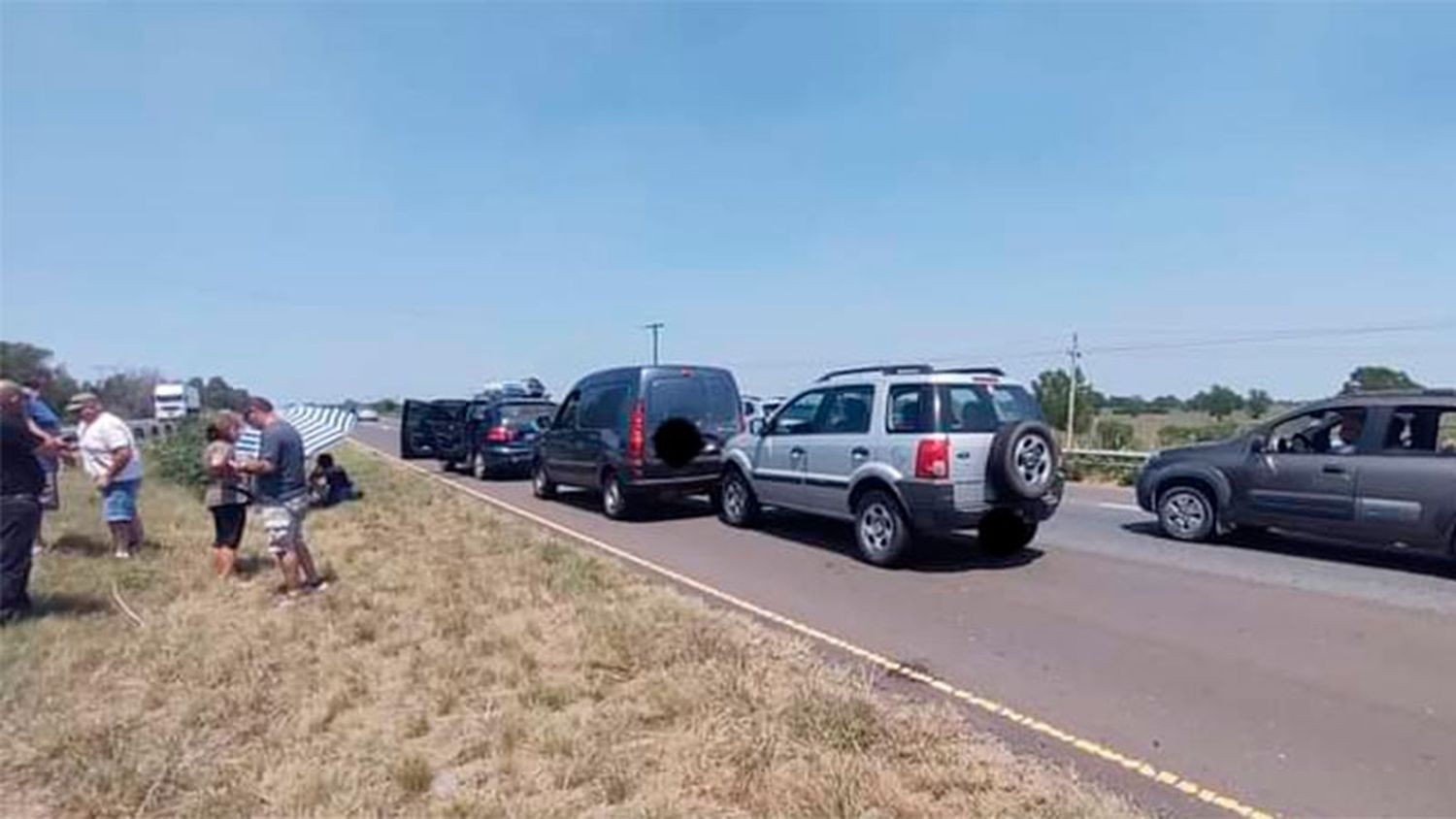 Tres vehículos protagonizaron un tremendo choque en cadena en la ruta 12