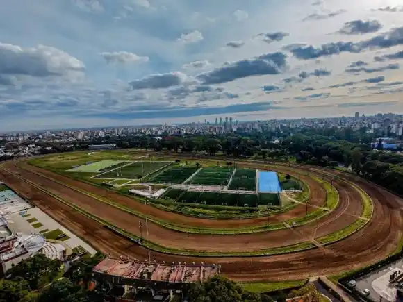 Schmuck apunta contra el peronismo y Ciudad Futura por frenar el centro de alto rendimiento en el Hipódromo