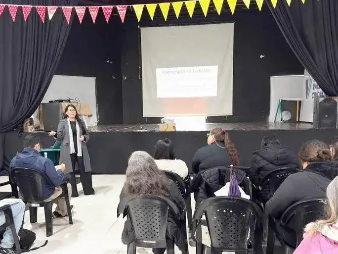 La Escuela de Turismo capacitó sobre
normativa, habilitaciones e impuestos