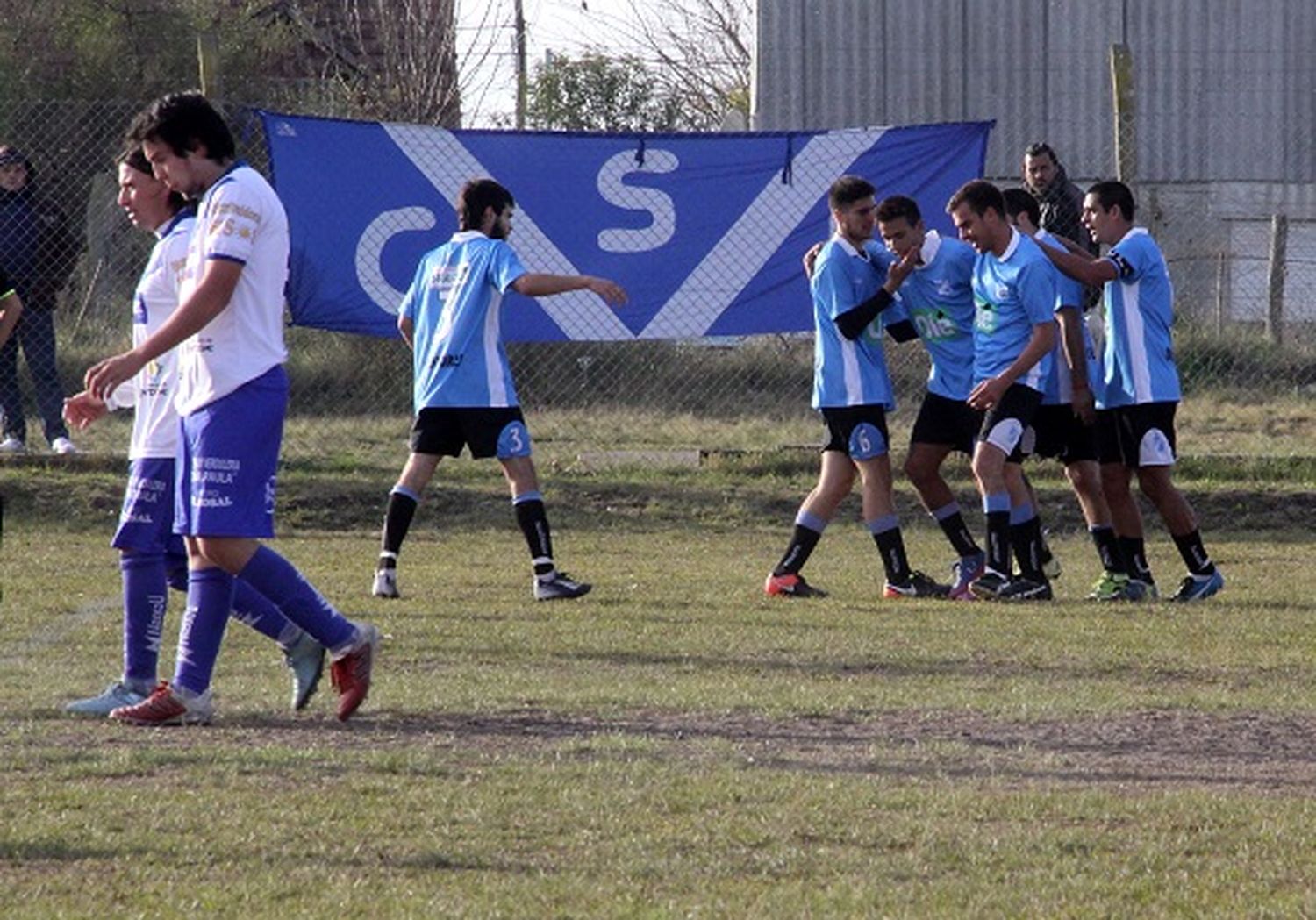 Defensores ganó en el oeste y ahora es el único escolta del ascenso