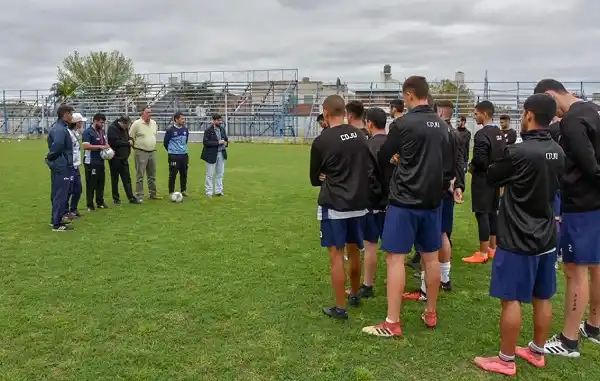 Salas y Lenciza fueron presentados oficialmente en Juventud