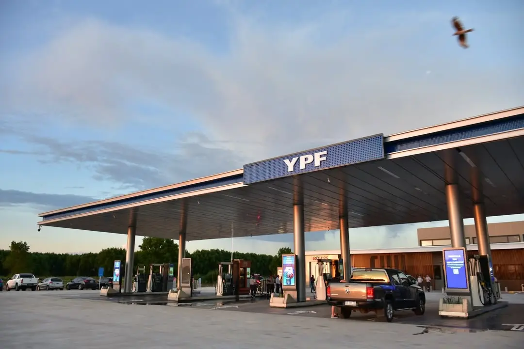 Insólito: YPF aplicó la tasa municipal de Pinamar en una estación que está en Madariaga y hay polémica con el municipio