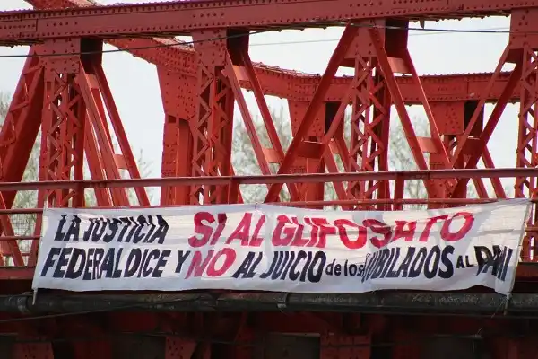 Otra protesta en el puente:  "Sí al Glifosato y No a los juicios de Jubilados"