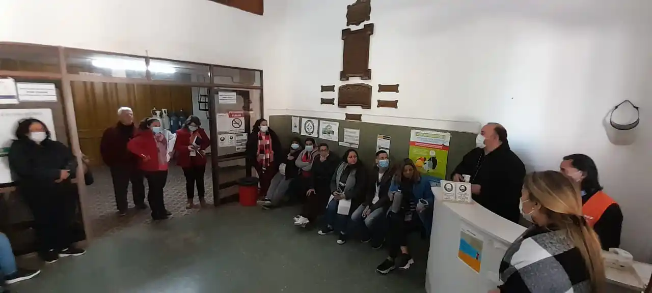 Hospital: tras la asamblea, este miércoles se reúnen los trabajadores y directivos