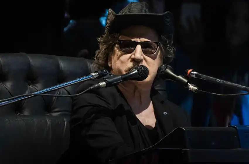 Internaron a Charly García con 38 grados de fiebre y dolores corporales