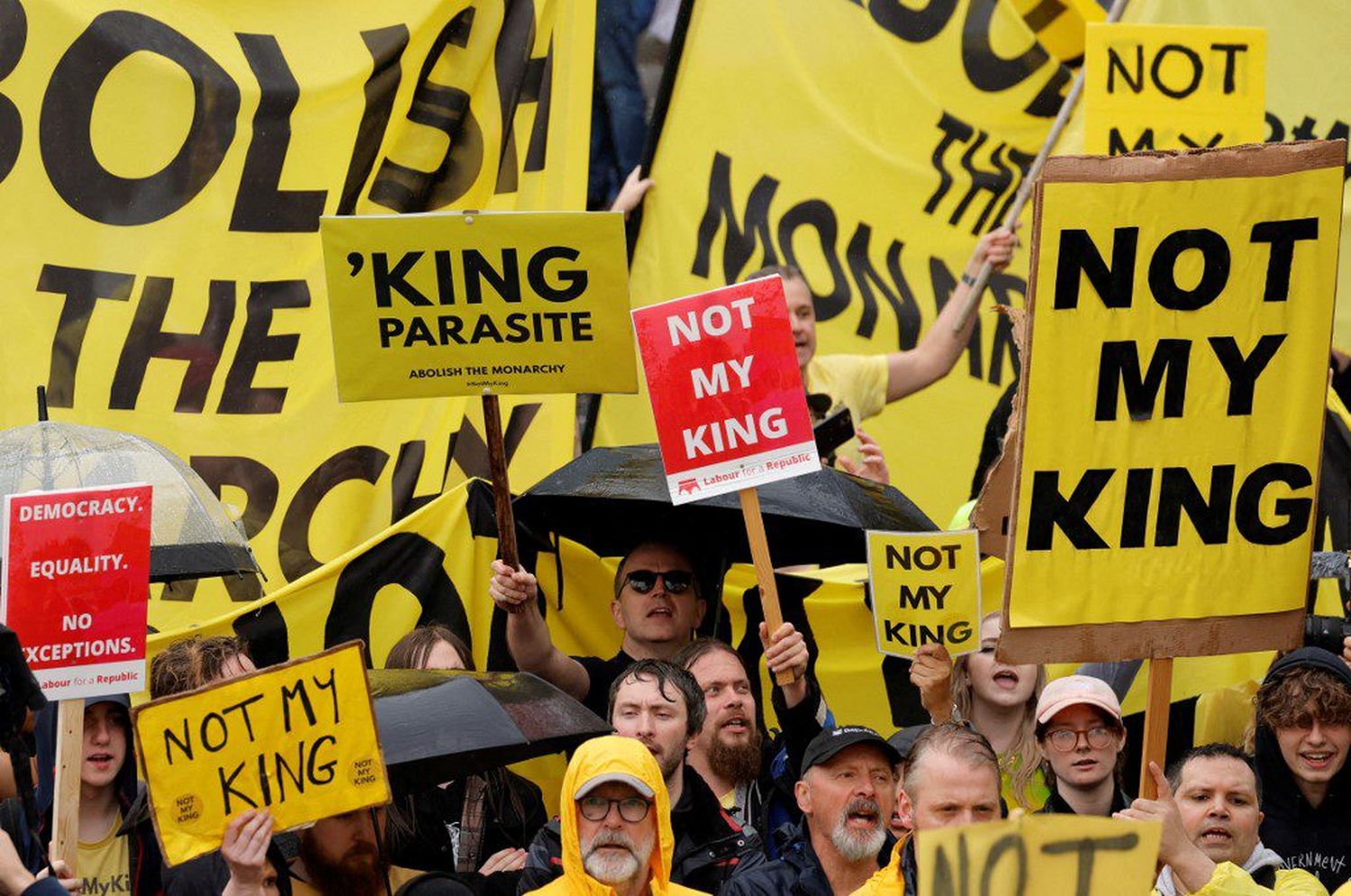«¡KING PARASITE!» NO TODO FUE COLOR DE ROSA en la coronación de Carlos III