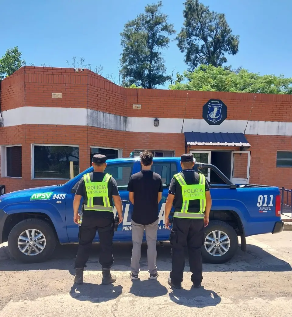 Guardia Provincial interceptó una pick-up en la Ruta 11 y aprehendió a un hombre por tenencia de marihuana