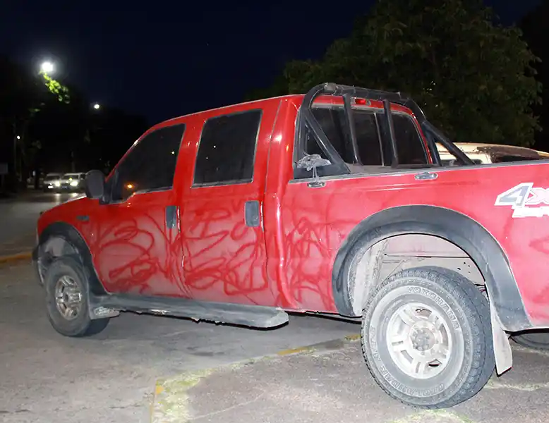 Motociclista en grave estado, tras chocar con una camioneta