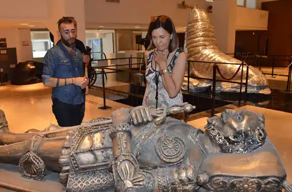 Teatro Tronador: "Es una obra faraónica en pleno centro"