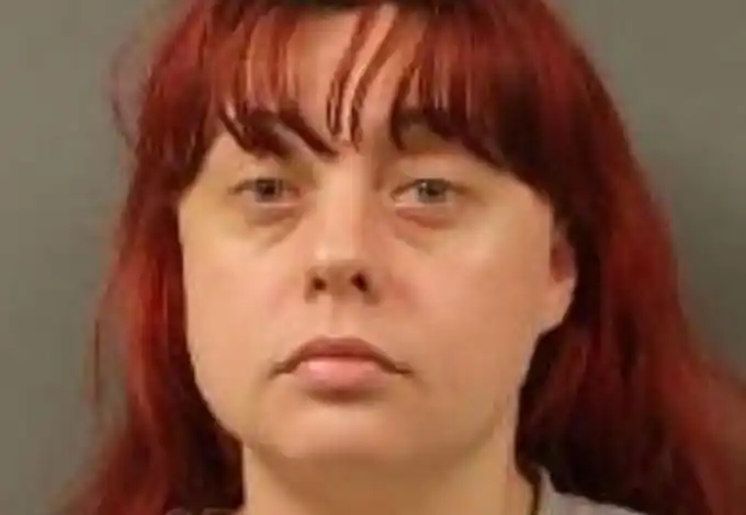 Dejó morir a su bebe y la metió en el freezer