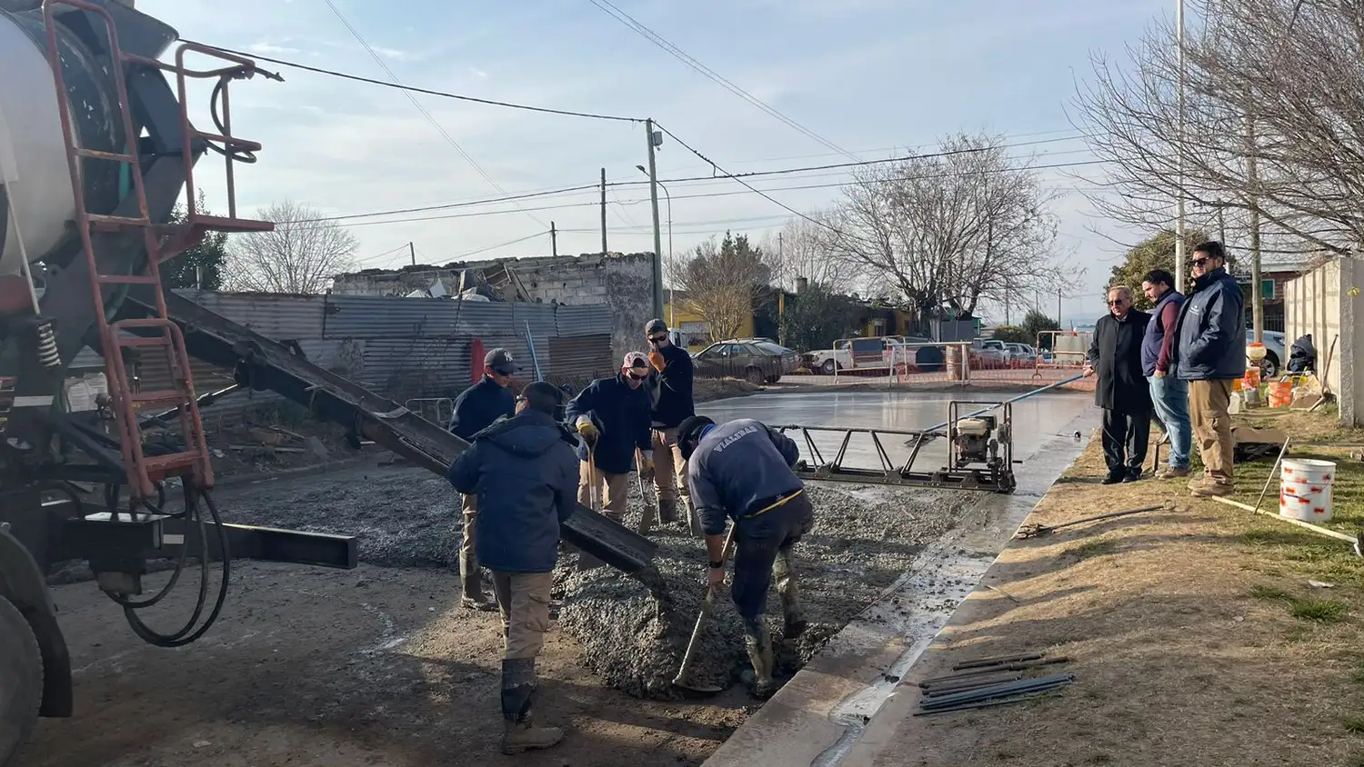 El intendente Lunghi recorrió el inicio de los trabajos.