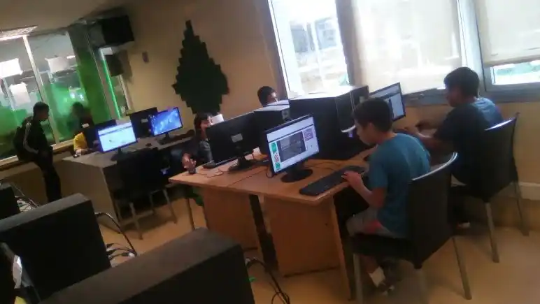 Dos rosarinos dictan un taller que enseña a hacer memes