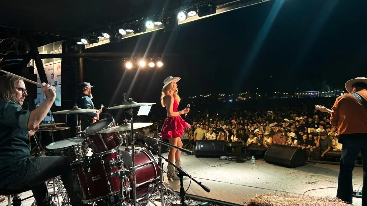 La cantante Cat Lion la rompió en su presentación en el escenario Indio Peralta.