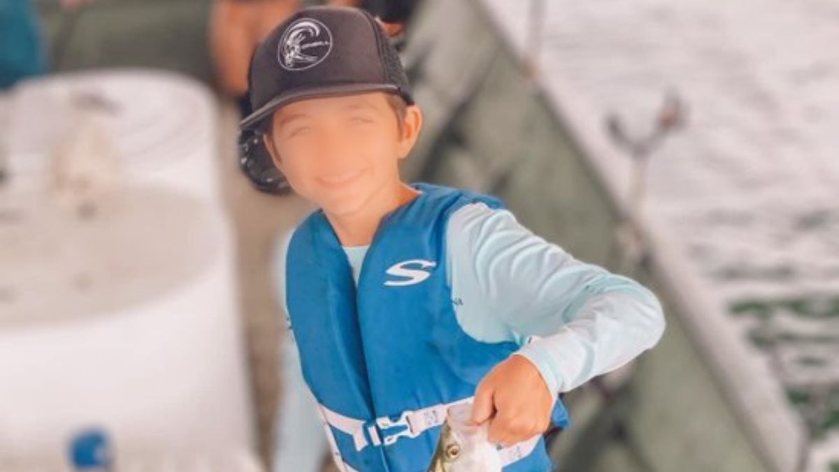 ¡PERDIÓ LA PIERNA! Tiburón ataca a un niño en una playa en Florida