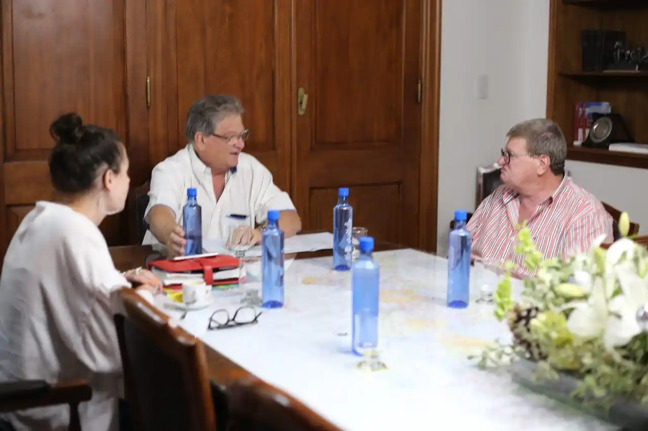 El vicegobernador les entregó fondos para Grütly y Progreso