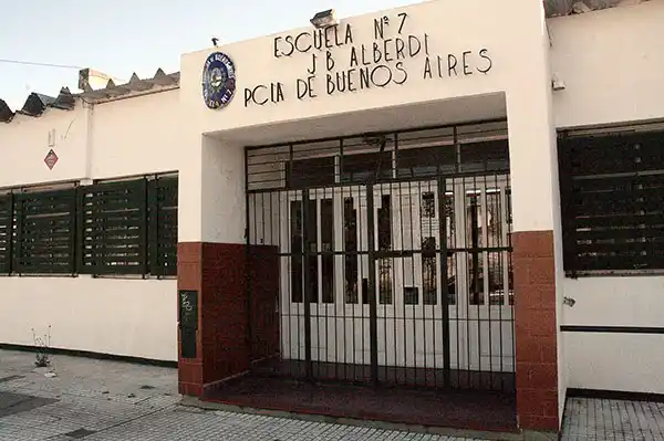 Robo y daños materiales en la Escuela Primaria Nº 7