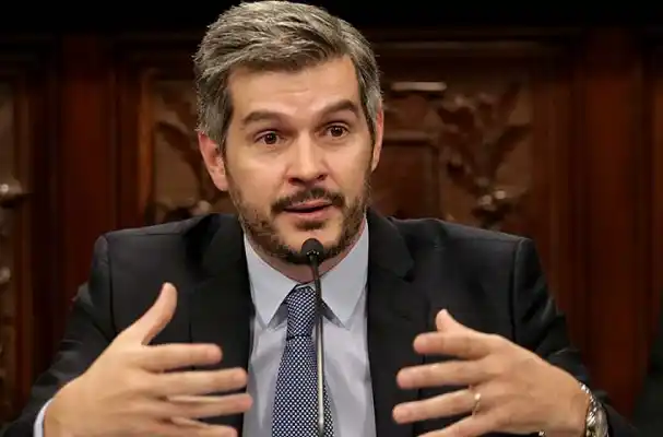 El Gobierno acompaña el debate del cobro a extranjeros en hospitales