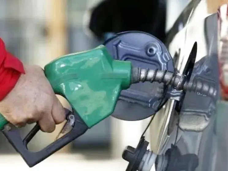 La venta de combustibles cayó por sexto mes consecutivo y julio marcó el mayor retroceso en dos años
