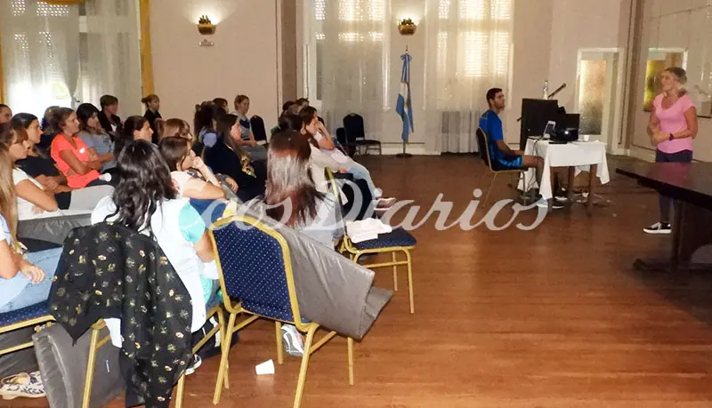 Dan nuevas herramientas a docentes para el aula