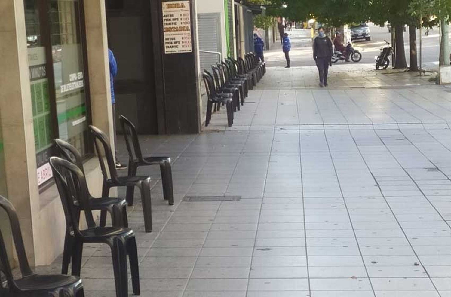 Los bancos abren hoy de 10 a 17, bajo un estricto cronograma de atención