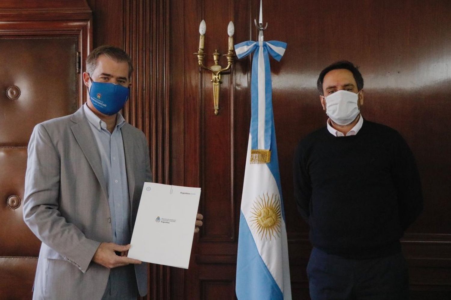 Piaggio y Cabandié acordaron un aporte de 30 millones de pesos