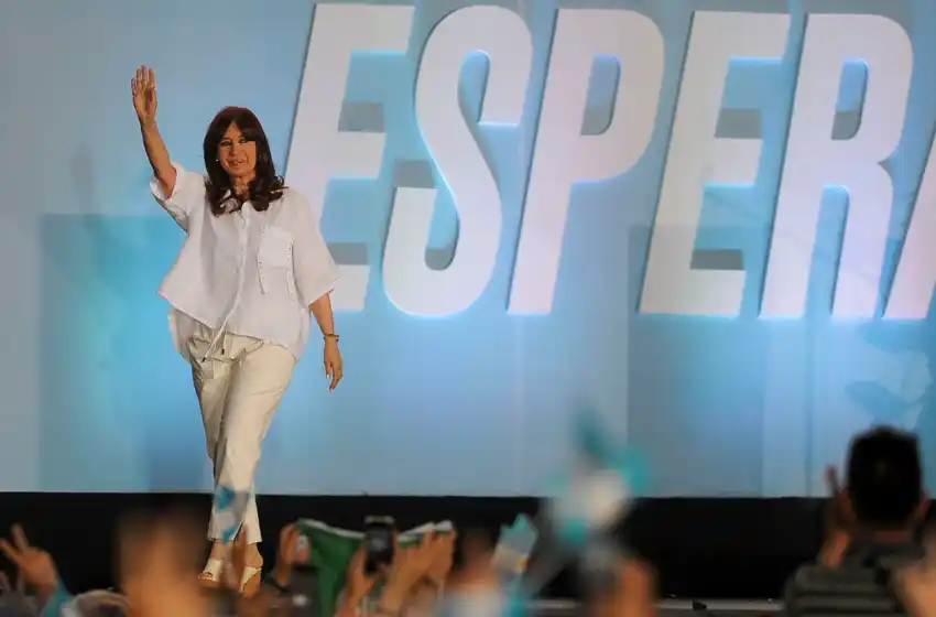 Cristina Fernández pidió construir un "consenso económico" para afrontar los "graves problemas" del país