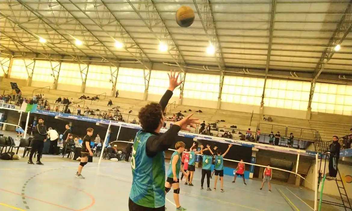 La Liga Municipal de Voley puso segunda y van asomando candidatos