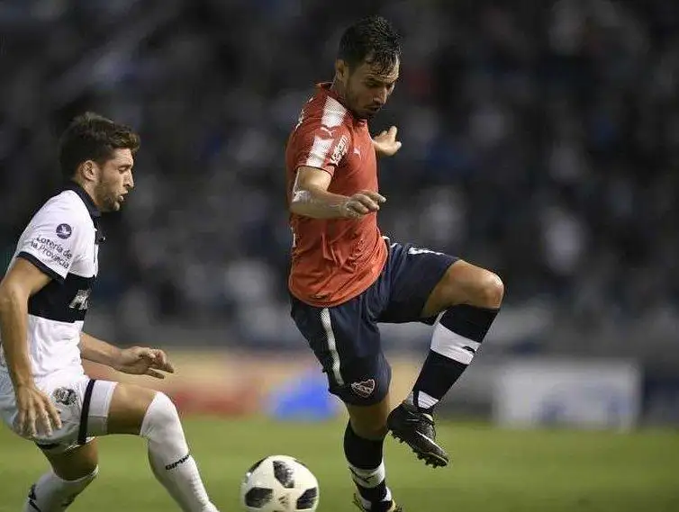 Tras el empate, Gimnasia venció a Independiente en los penales