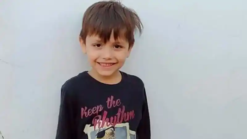 Mataron a golpes a un niño de 4 años y detuvieron a su madre y al padrastro