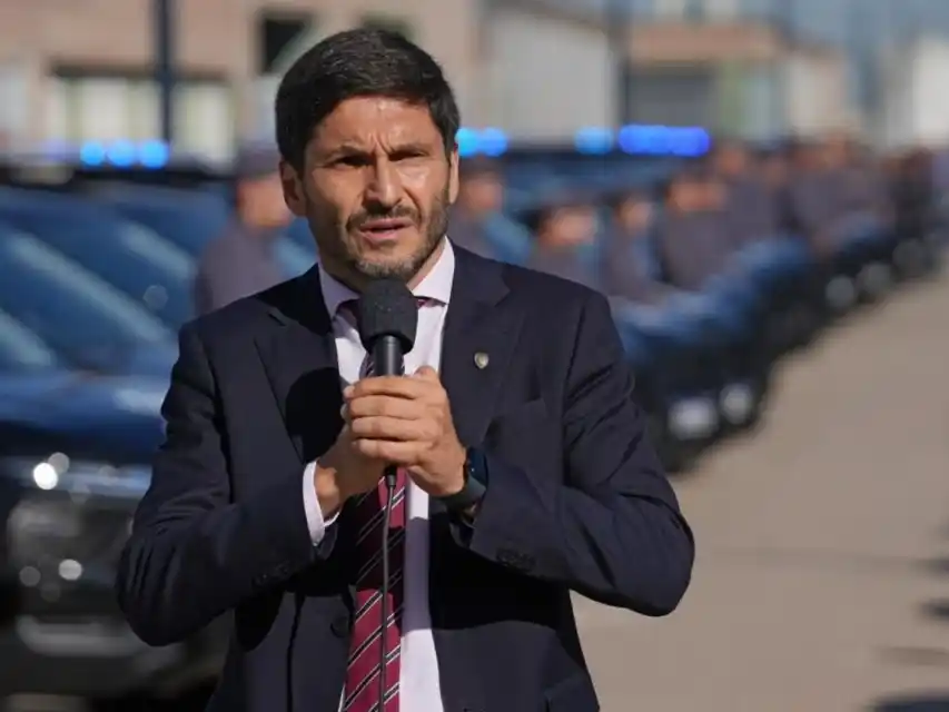 “En lo que va de 2026 se registran 16 homicidios en toda la provincia, frente a los 86 contabilizados en el mismo período de 2023”, comparó el gobernador.