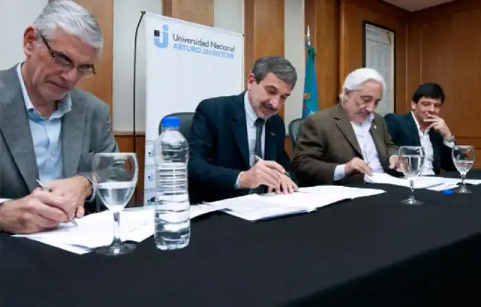 Impulsan investigación científica en la Jauretche y el Hospital El Cruce