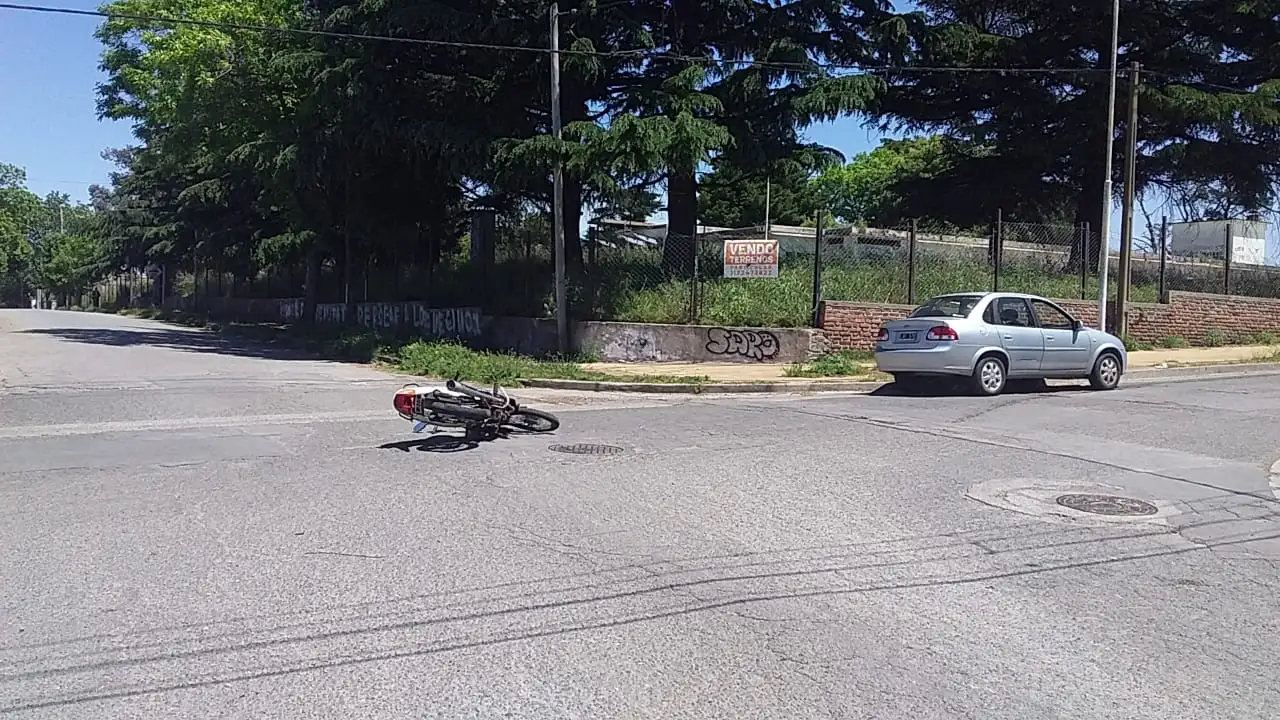 El conductor de la moto fue trasladado al hospital, donde finalmente fue dado de alta.