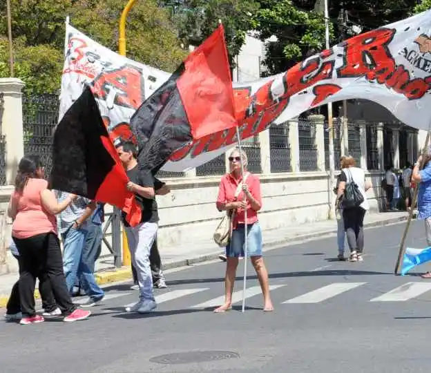 Agmer Paraná se moviliza por "una respuesta positiva por salario"