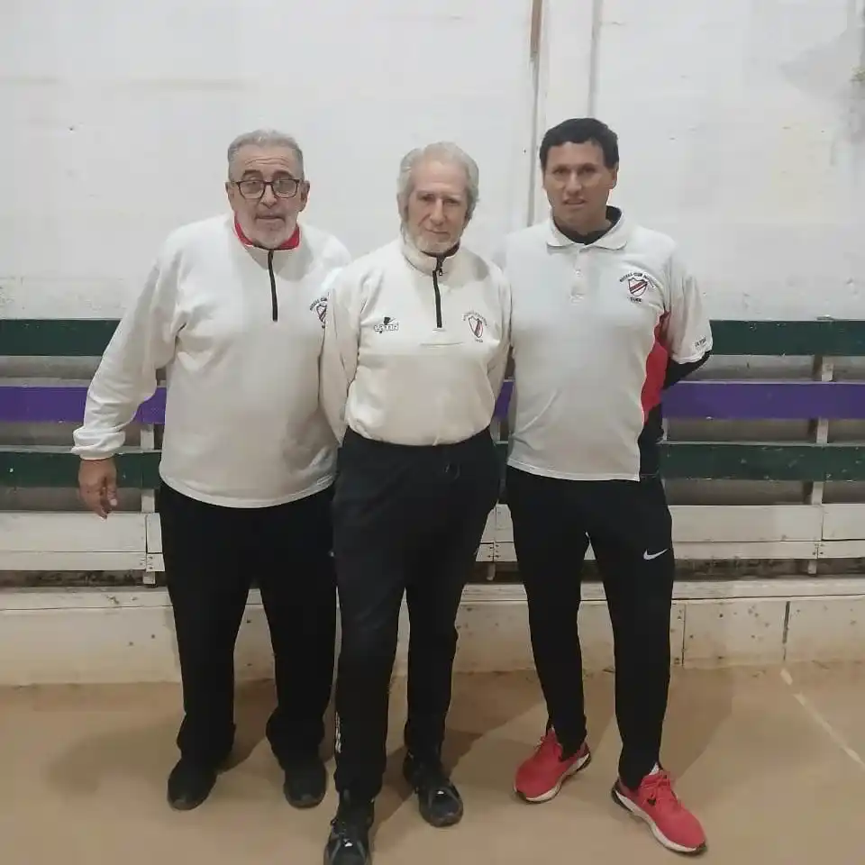 Javier Levigna, Miguel Cabarco y Juan Olivera, la última formación de Defensa Tandil que se consagró anticipadamente.