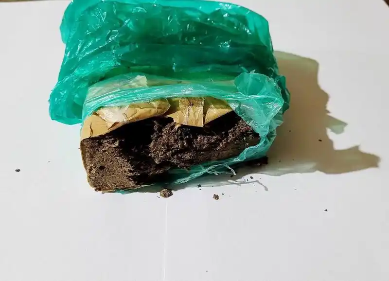 La Policía detuvo a un hombre con marihuana
apta para la elaboración de unos 975 porros