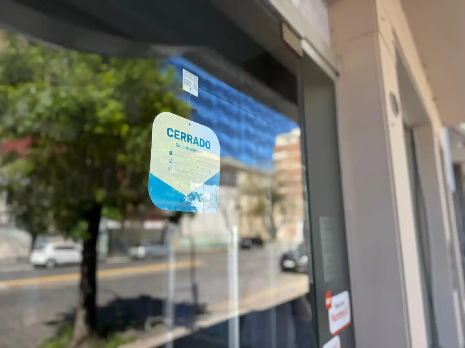 Comercio: el feriado se pasa al lunes para atenuar el impacto en medio de la baja en las ventas.