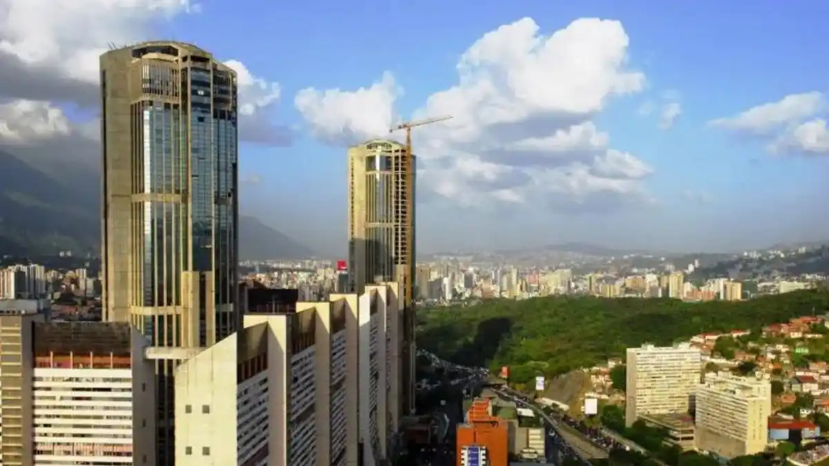 ¡ES UNA BURBUJA! Lo que dice Benedetti: en Caracas no se aprecia la pobreza que hay en Venezuela