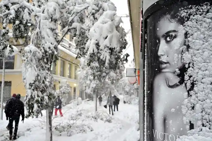TORMENTA DE NIEVE provoca caos en Madrid y deja tres muertos