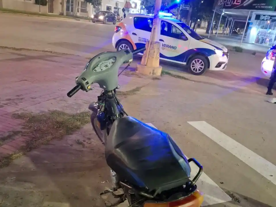 Secuestraron una moto en barrio Sarmiento: los dueños del rodado llevaban un arma de juguete