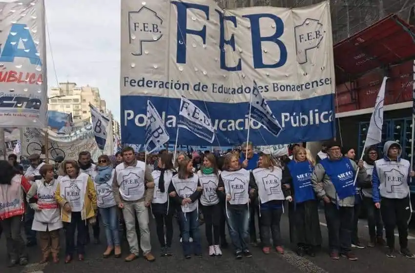 Denuncian "intimaciones" a docentes que se sumaron al paro nacional