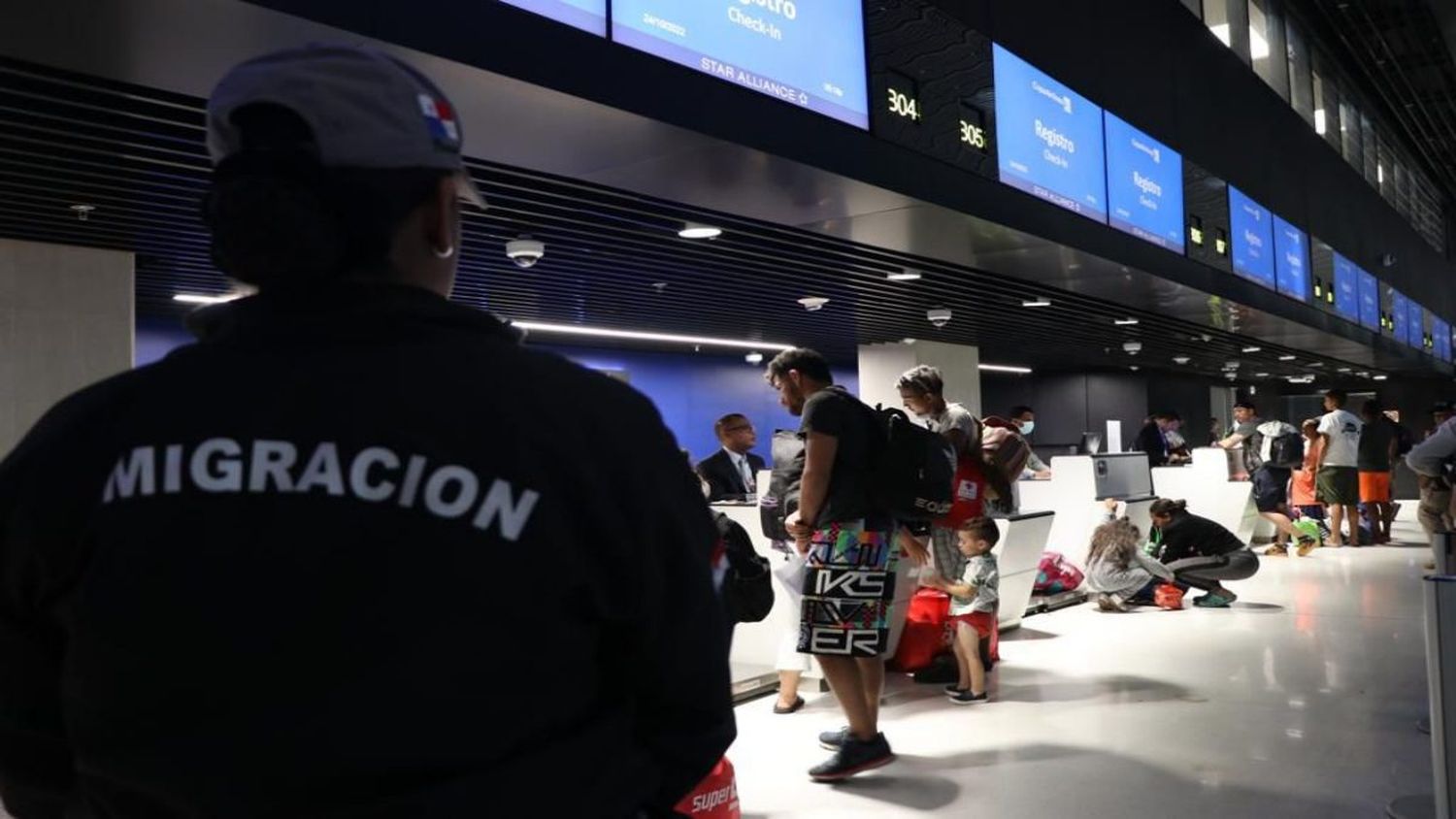 EN VUELOS HUMANITARIOS: al menos 900 migrantes venezolanos varados en Panamá retornaron al país