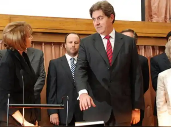 Su Señoría, el condenado (y embargado)