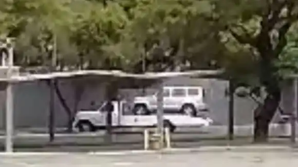 ¡SE LLEVAN LAS BATERÍAS! En grúas sacan sus vehículos víctimas de la delincuencia en la UCV (+Reporte)