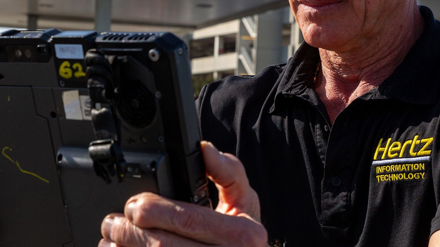 Hertz acelera la entrega de autos en aeropuertos con tablets de Getac